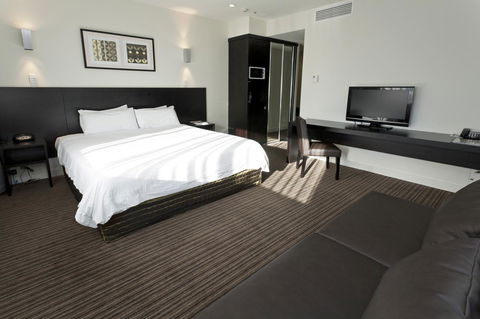 Causeway 353 Hotel - Sunshine Coast Tourism 8
