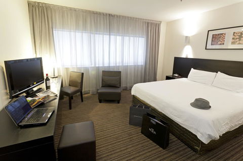 Causeway 353 Hotel - Sunshine Coast Tourism 24