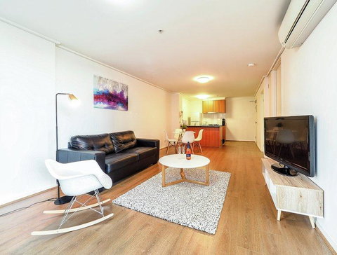 Premier Stays Melbourne - Holiday Sunshine Coast 0