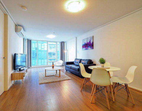 Premier Stays Melbourne - Holiday Sunshine Coast 5