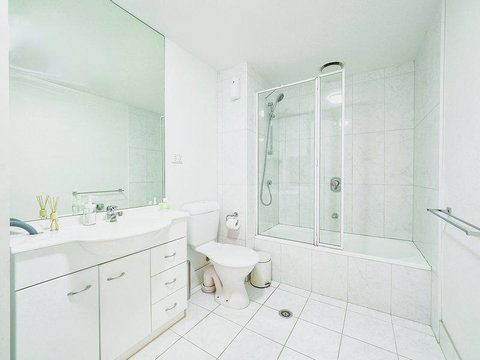 Premier Stays Melbourne - Holiday Sunshine Coast 9