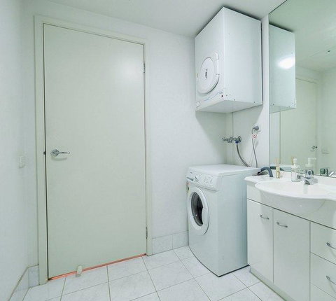 Premier Stays Melbourne - Holiday Sunshine Coast 10