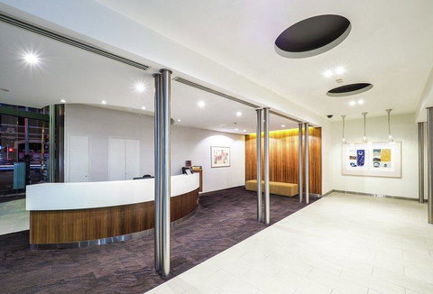 Premier Stays Melbourne - Holiday Sunshine Coast 13