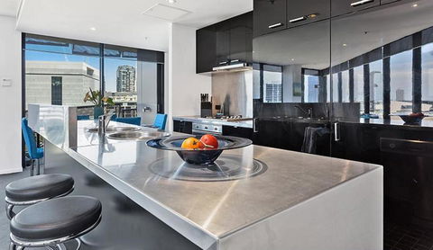 Docklands Executive Apartments - Melbourne - Holiday Sunshine Coast 2
