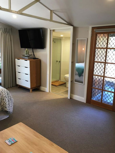 The Cosy Bungalow - Sunshine Coast Tourism 3