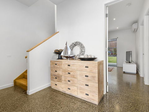 Aireys Ocean View - Holiday Sunshine Coast 11