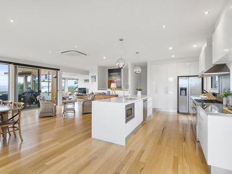 Aireys Ocean View - Holiday Sunshine Coast 1