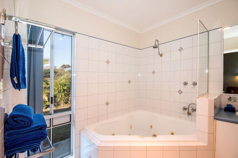 Torquay Tropicana Motel - Sunshine Coast Tourism 17