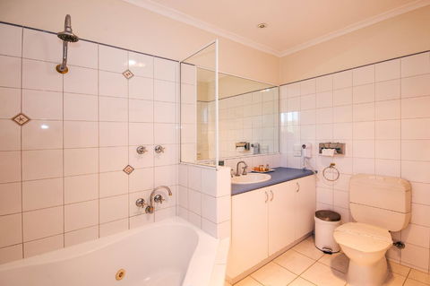 Torquay Tropicana Motel - Sunshine Coast Tourism 16