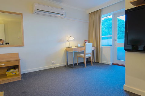 Park Squire Motor Inn & Serviced Apartments - Holiday Sunshine Coast 28