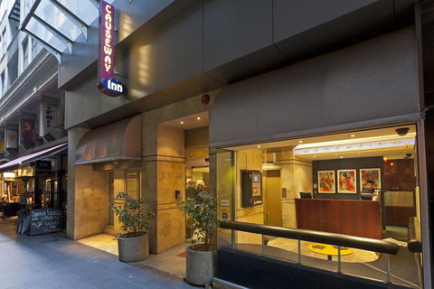 Causeway Inn On The Mall - Holiday Sunshine Coast 6