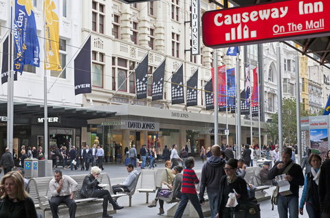 Causeway Inn On The Mall - Holiday Sunshine Coast 1