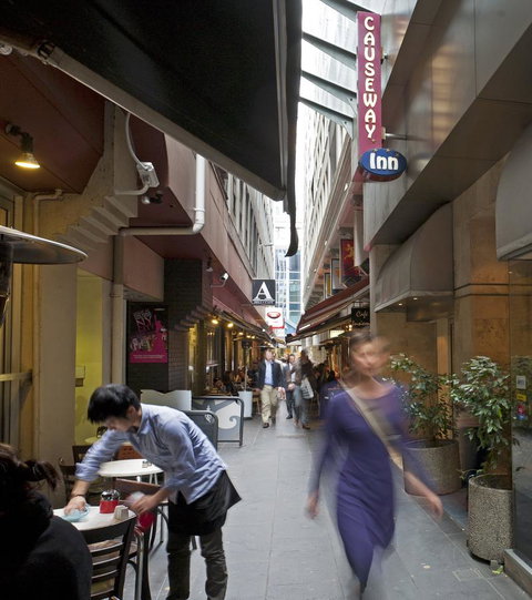 Causeway Inn On The Mall - Holiday Sunshine Coast 3