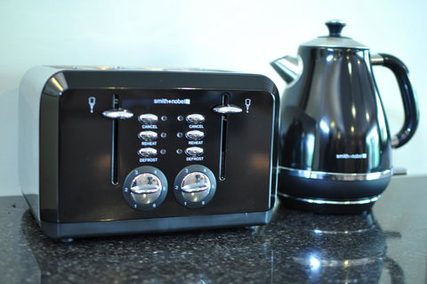 Crimea Retreat - Holiday Sunshine Coast 37