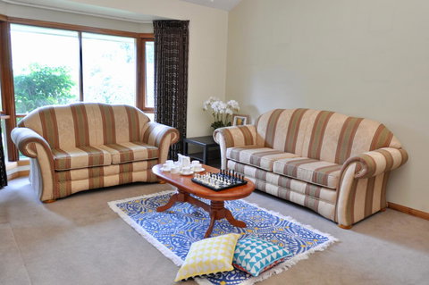 Crimea Retreat - Holiday Sunshine Coast 6