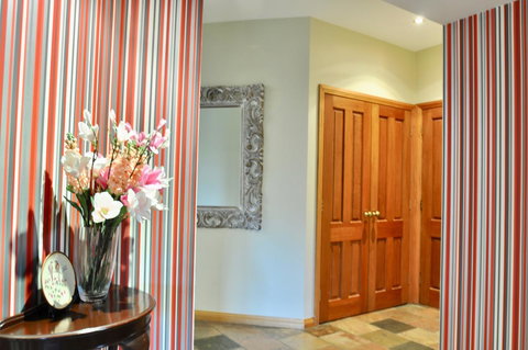 Crimea Retreat - Holiday Sunshine Coast 4