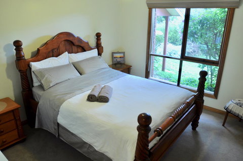 Crimea Retreat - Holiday Sunshine Coast 8