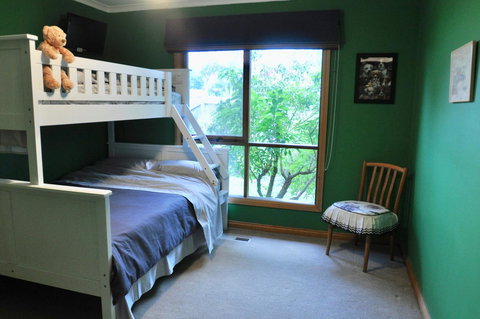 Crimea Retreat - Holiday Sunshine Coast 10