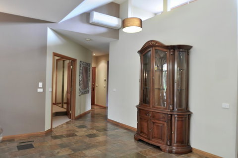 Crimea Retreat - Holiday Sunshine Coast 39