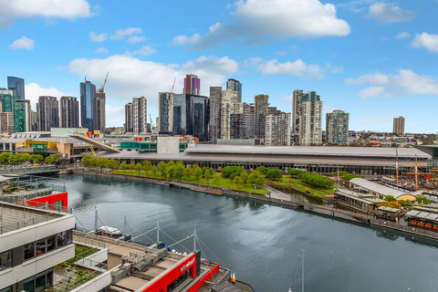 Signature Waterfront Apartments - Holiday Sunshine Coast 21