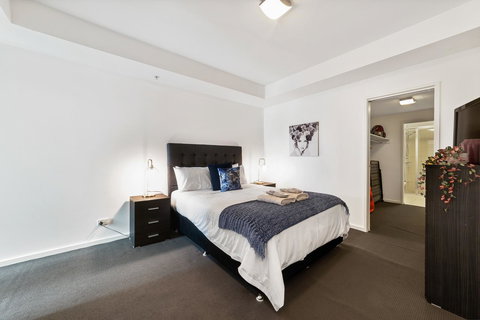 Signature Waterfront Apartments - Holiday Sunshine Coast 31