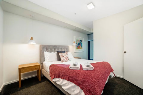 Signature Waterfront Apartments - Holiday Sunshine Coast 18