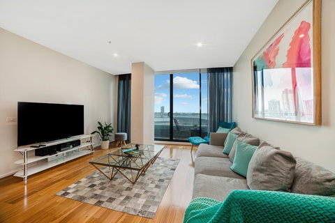 Signature Waterfront Apartments - Holiday Sunshine Coast 16