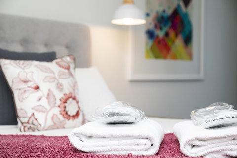 Signature Waterfront Apartments - Holiday Sunshine Coast 6