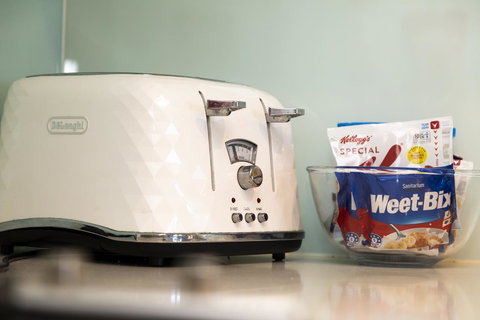 Signature Waterfront Apartments - Holiday Sunshine Coast 7