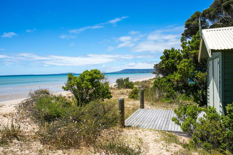 Beach Front Beauty - Ocean Front Views - Sunshine Coast Tourism 14