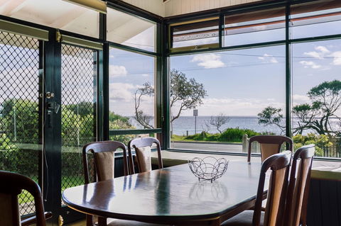 Beach Front Beauty - Ocean Front Views - Sunshine Coast Tourism 0