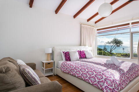 Beach Front Beauty - Ocean Front Views - Sunshine Coast Tourism 7