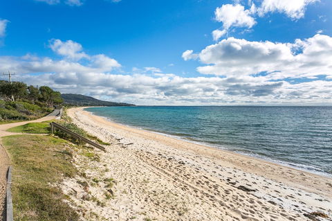 Beach Front Beauty - Ocean Front Views - Sunshine Coast Tourism 3