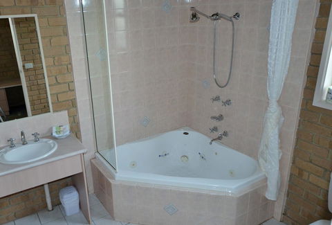 Tropicana Motor Inn - Sunshine Coast Tourism 13