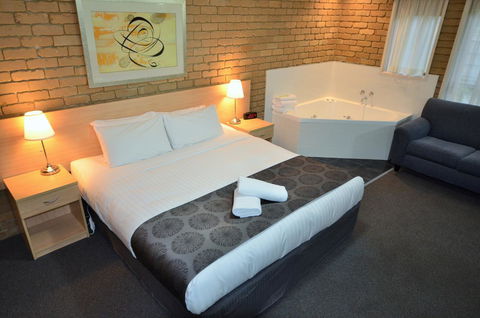 Tropicana Motor Inn - Sunshine Coast Tourism 5