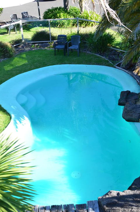 Tropicana Motor Inn - Sunshine Coast Tourism 1