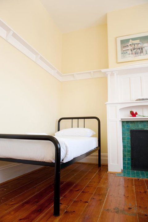 Hotel Claremont Guest House - Holiday Sunshine Coast 4