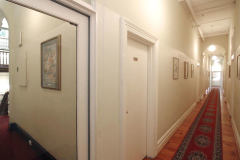 Hotel Claremont Guest House - Holiday Sunshine Coast 14