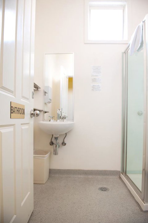 Hotel Claremont Guest House - Holiday Sunshine Coast 3