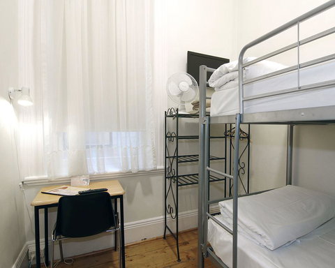 Hotel Claremont Guest House - Holiday Sunshine Coast 1