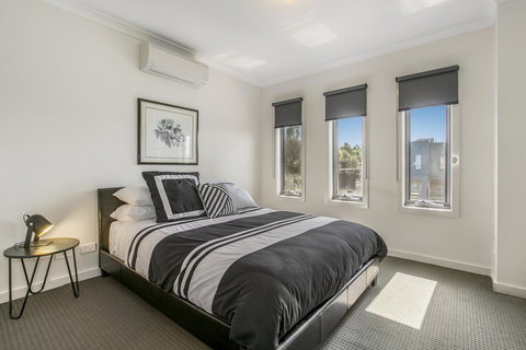 Marina Beach - Sunshine Coast Tourism 0