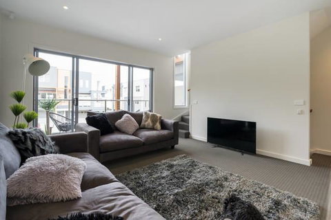 Marina Beach - Sunshine Coast Tourism 4