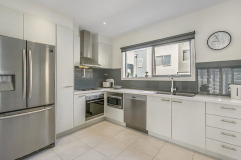 Marina Beach - Sunshine Coast Tourism 2