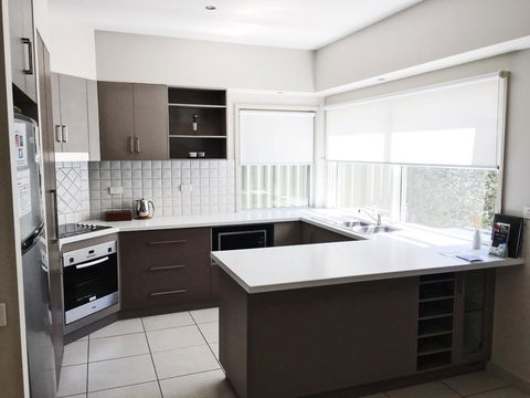 Luxury Abalina Cottages - Sunshine Coast Tourism 5