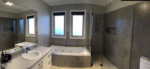 Luxury Abalina Cottages - Sunshine Coast Tourism 14