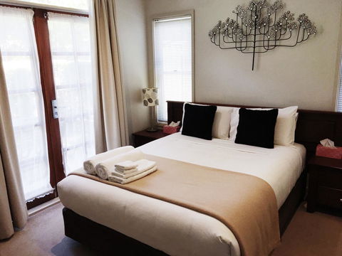 Luxury Abalina Cottages - Sunshine Coast Tourism 3