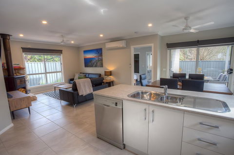 Luxury Abalina Cottages - Sunshine Coast Tourism 7