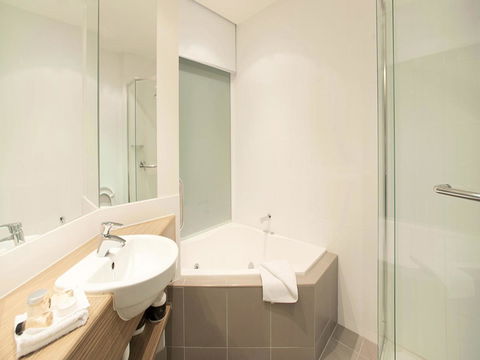 The Waves Apartments - Sunshine Coast Tourism 7