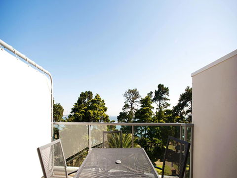 The Waves Apartments - Sunshine Coast Tourism 3