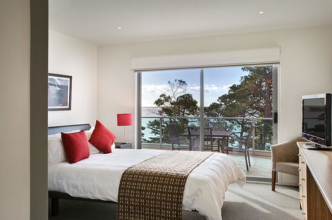 The Waves Apartments - Sunshine Coast Tourism 0